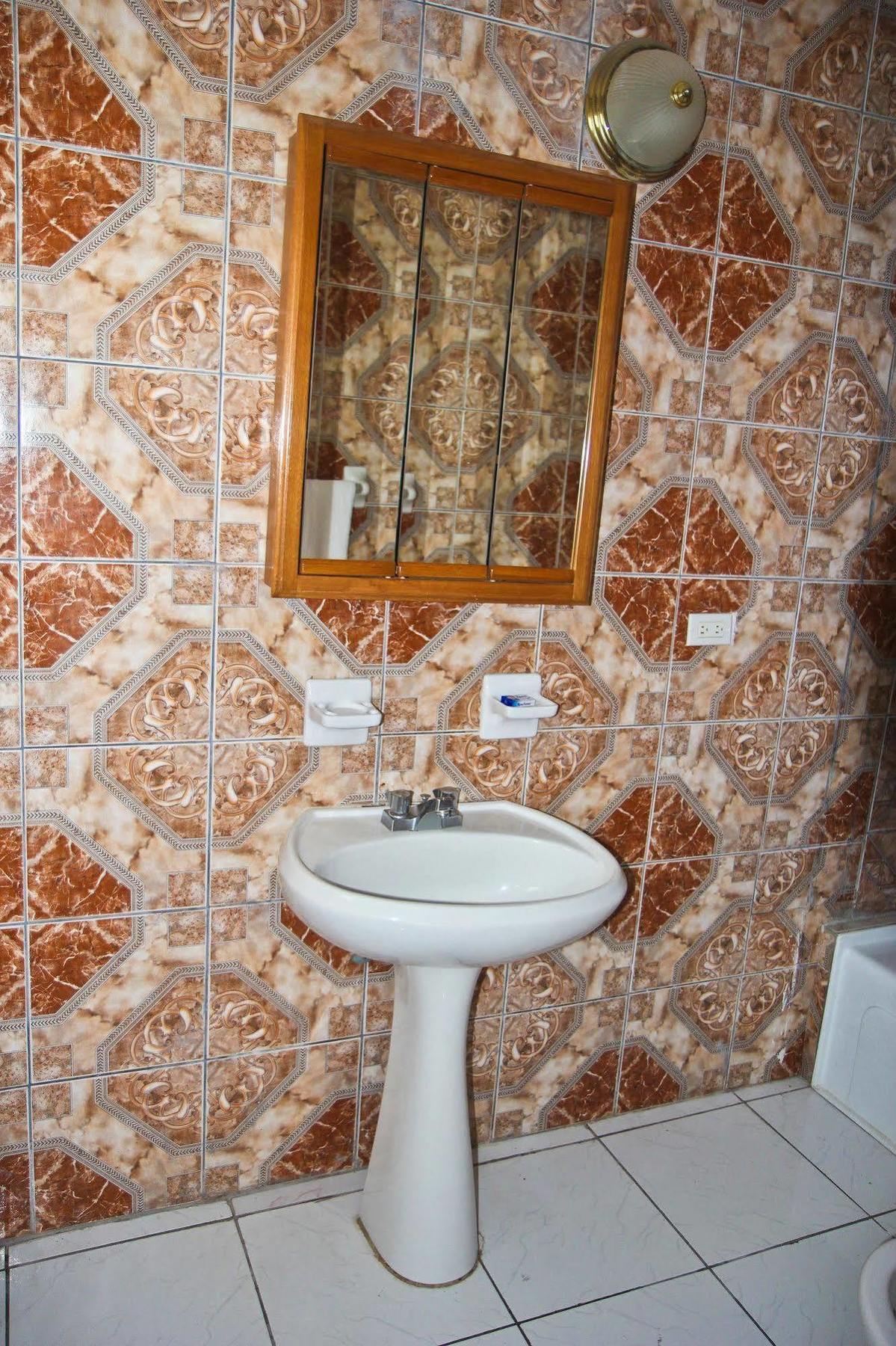 Executive Shaw Park Guest House Ocho Rios Exteriör bild